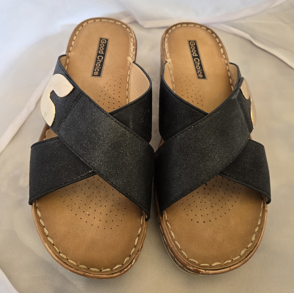 Good Chic Women's Black and Tan Sandals